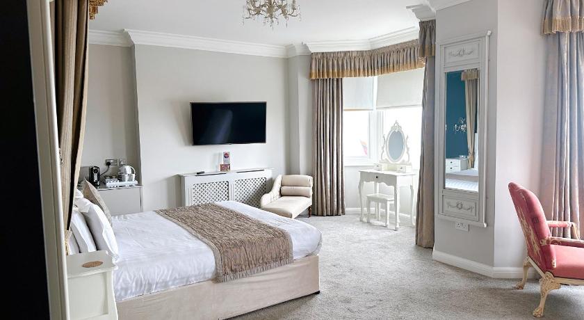 Image of Superior King Room with Sea View 3
