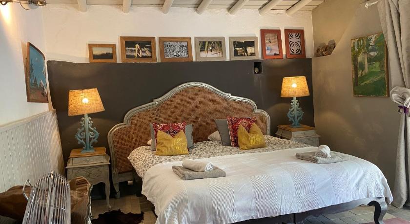 Image of Two-Bedroom House 10