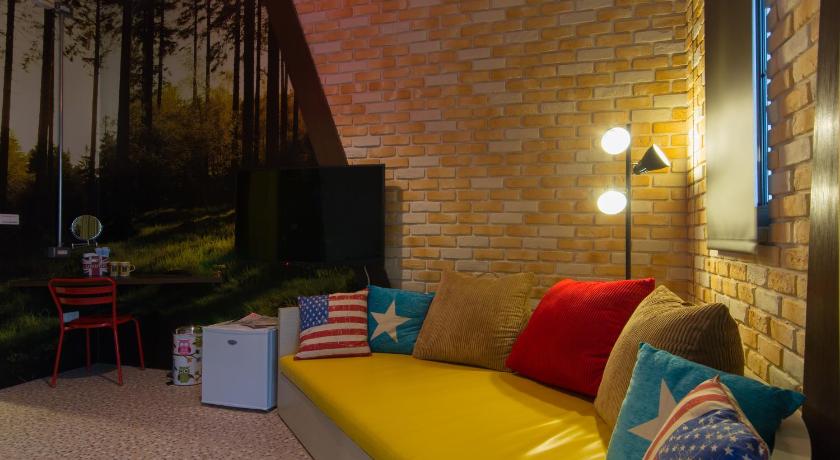 Image of Family Room 7