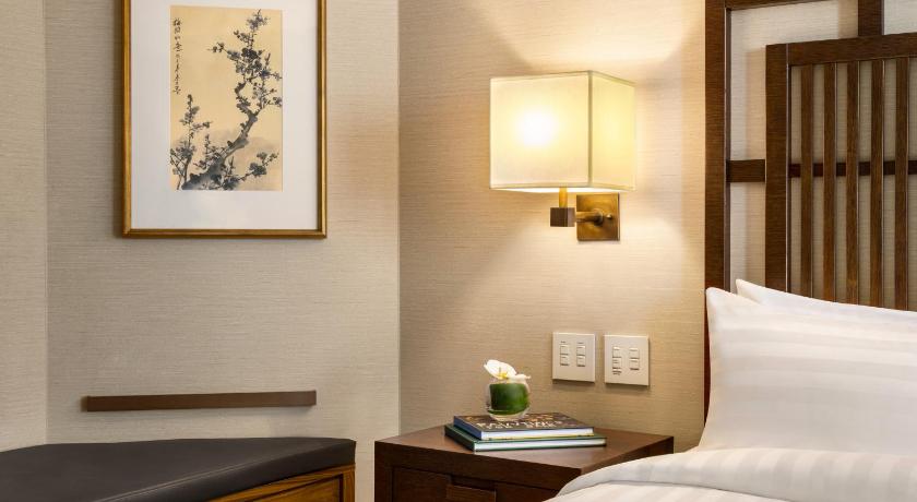 Image of One-Bedroom Deluxe Suite with Balcony 7