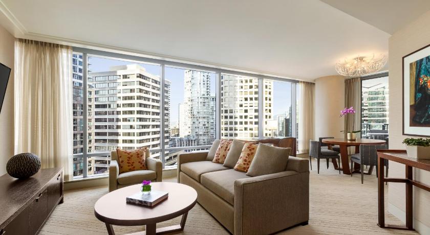 Image of 1 BEDROOM PREMIUM SUITE WITH BALCONY 4