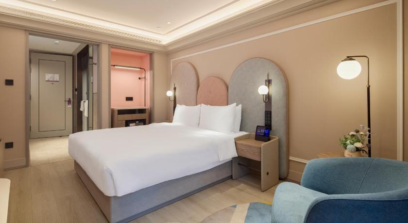 Image of Superior Room with One King-Size Bed 0