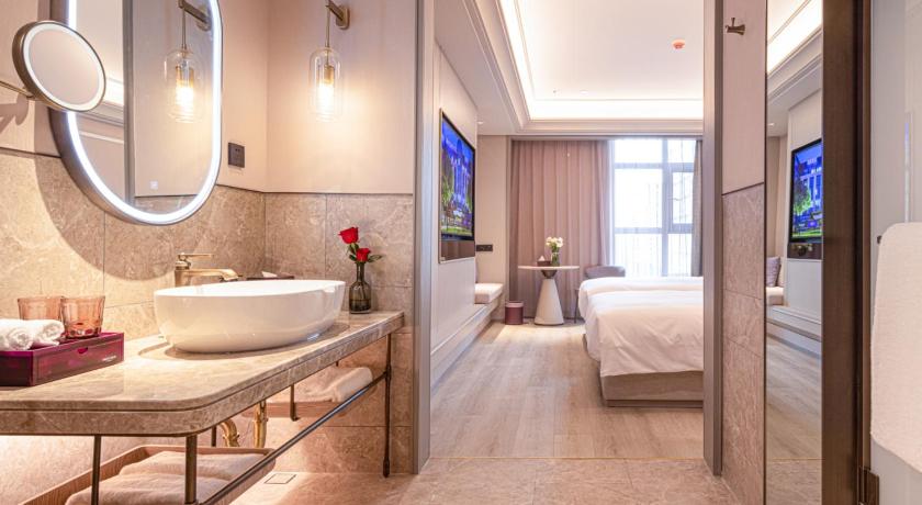 Image of Superior Room with Two Single Beds 2