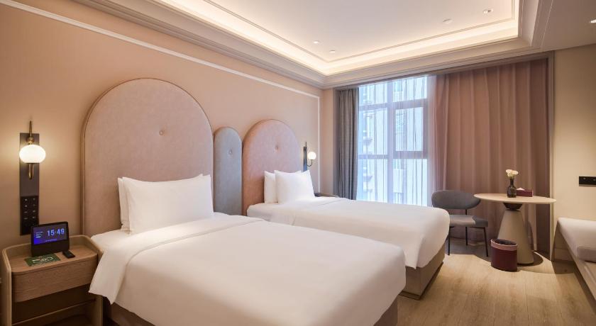 Image of Standard Room with One Queen-Size Bed 3