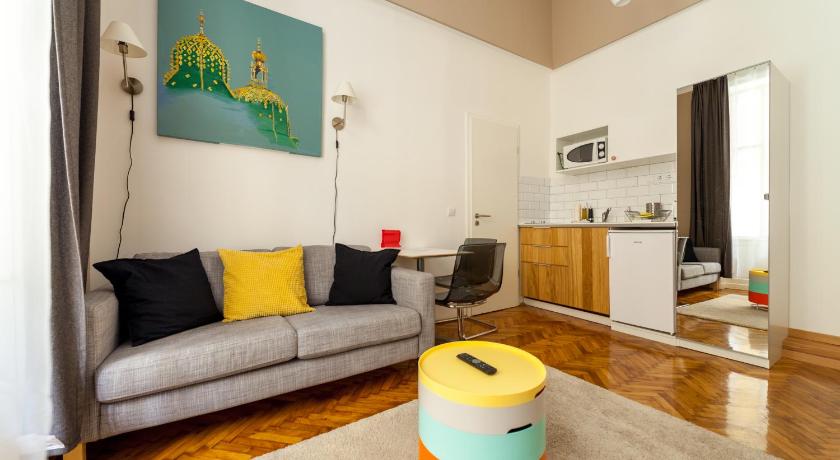 Image of Studio with Courtyard View 17
