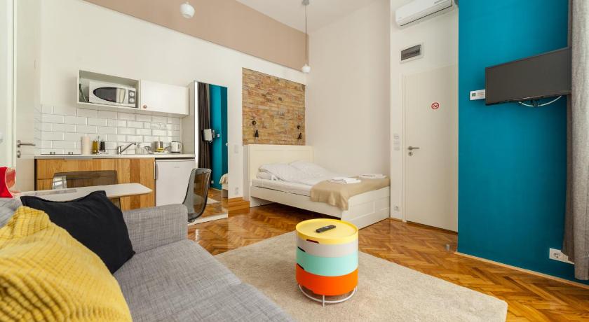 Image of Studio with Courtyard View 3