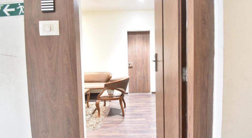 The Aarya A Smart Business Hotel – Bombay/ Mumbai, KY