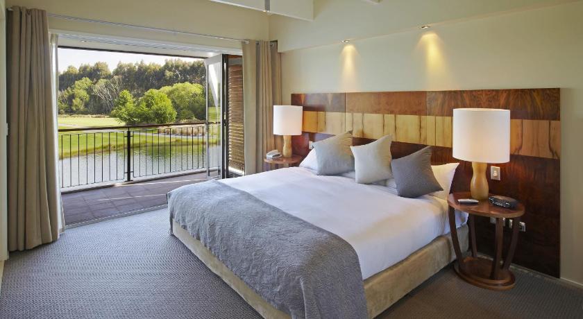 Image of Lakeside Villa 3