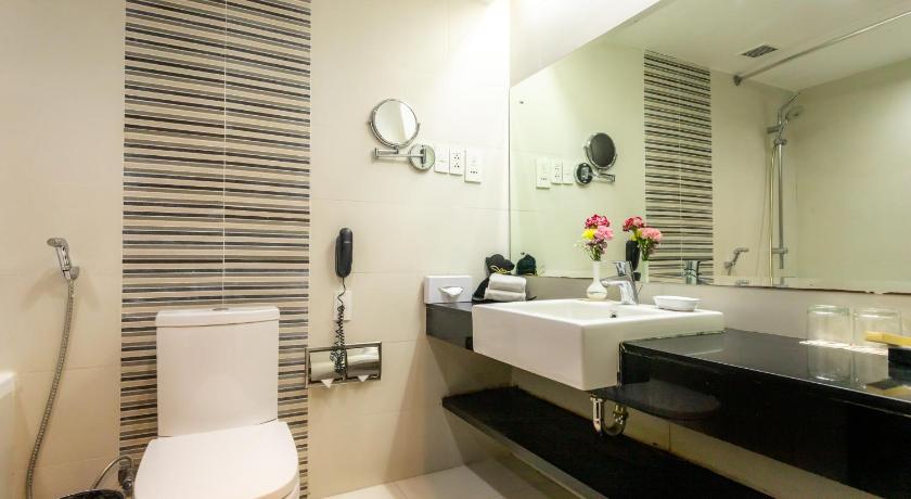 Image of Deluxe King or Twin Room with Bathtub 15