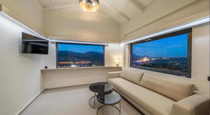 Image of Lux Suite with balcony and Sea-Pool view 6