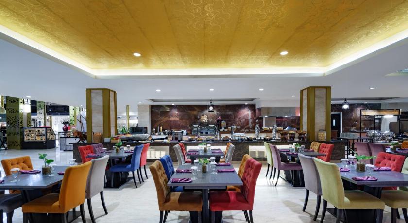 Makassar Swiss-Belhotel Makassar 4-Star Hotel pool