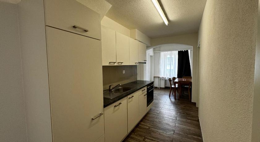Image of Standard Twin Room with Shared Bathroom 1