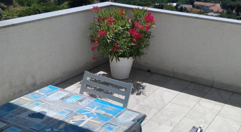 Apartment Zdenka-5 km from Opatija