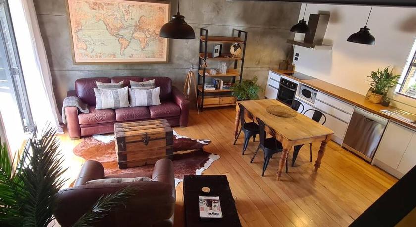 Apartment 4 - Haddin Court - Chic NY Loft Style