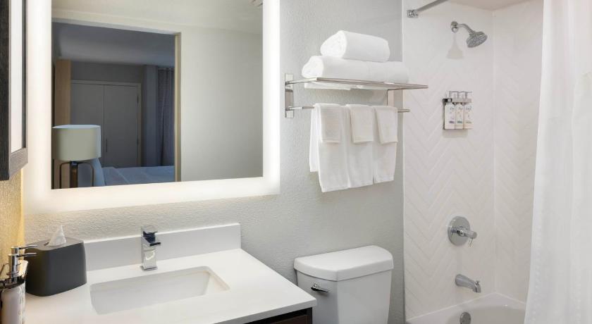 Image of King Suite 6