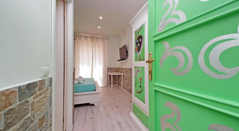 Image of Three-Bedroom Apartment 10