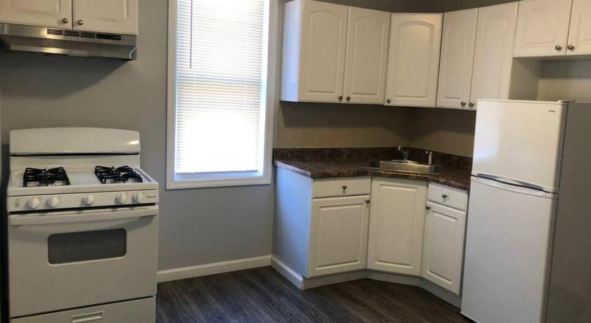 Private 2-bedroom apartment, free parking, direct bus to NYC Manhattan only 2 blocks away, MetLife S