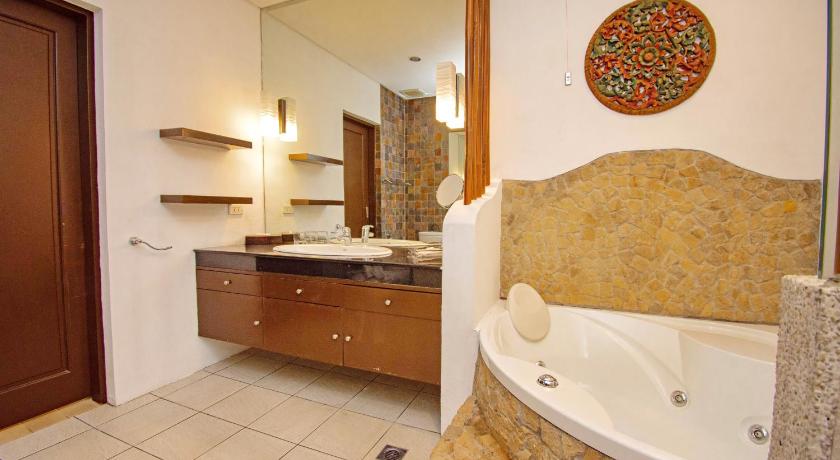 Image of 1 Bedroom Premier Suite - Jacuzzi 2