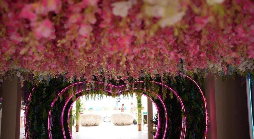 LOVE Beach Club - image 21