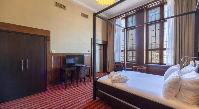 Image of Suite 4