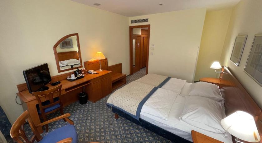 Szoba kétszemélyes ággyal vagy 2 külön ággyal (Double or Twin Room) fotója 5