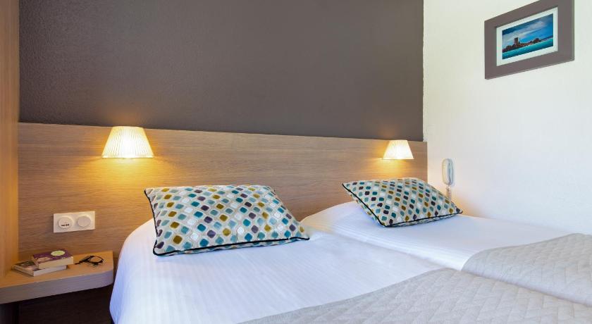 Image of 2 Single Beds, Nonsmoking, Standard Room, City Side 9