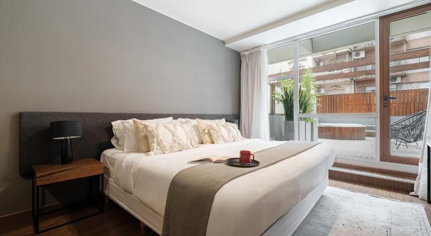 Imagem de Apartamento com Terraço (Apartment with Terrace) 0