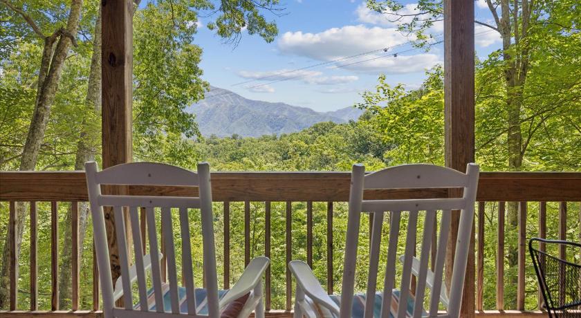 Southern Oak at Chalet Village - 5 Minutes from Gatlinburg and National Park