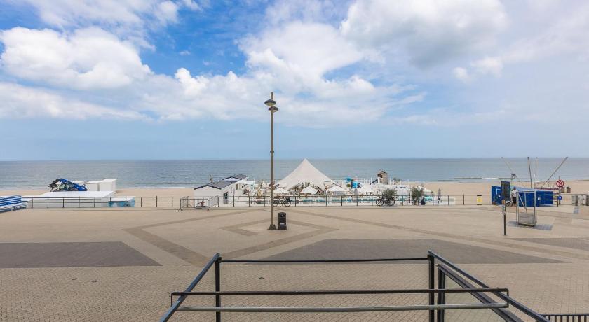 Beautiful apartment with direct sea view - image 15