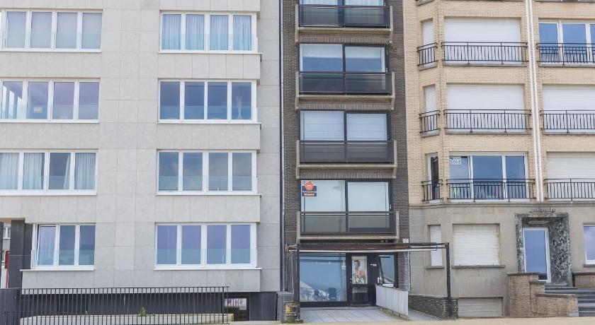 Beautiful apartment with direct sea view - image 7