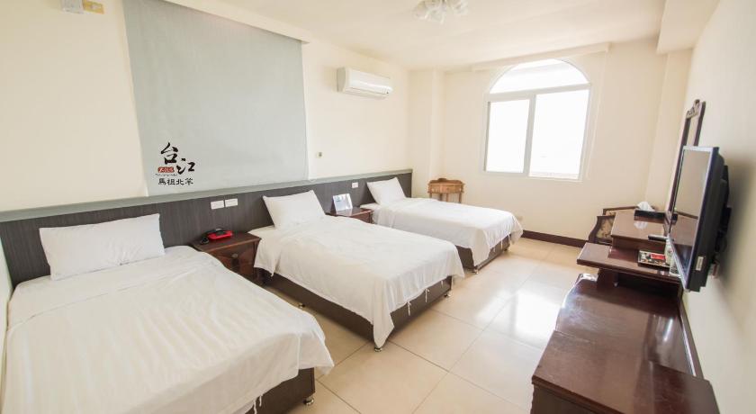 Image of Triple Room with Bathroom 0