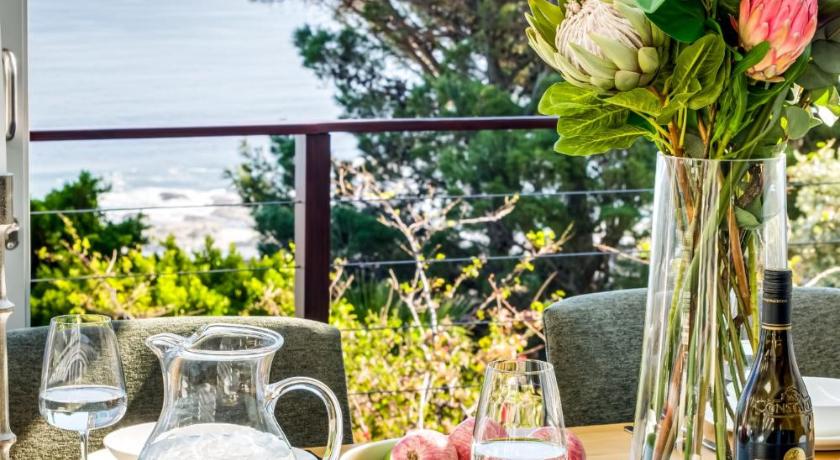 High-End Splendor at Horak Penthouse - image 6
