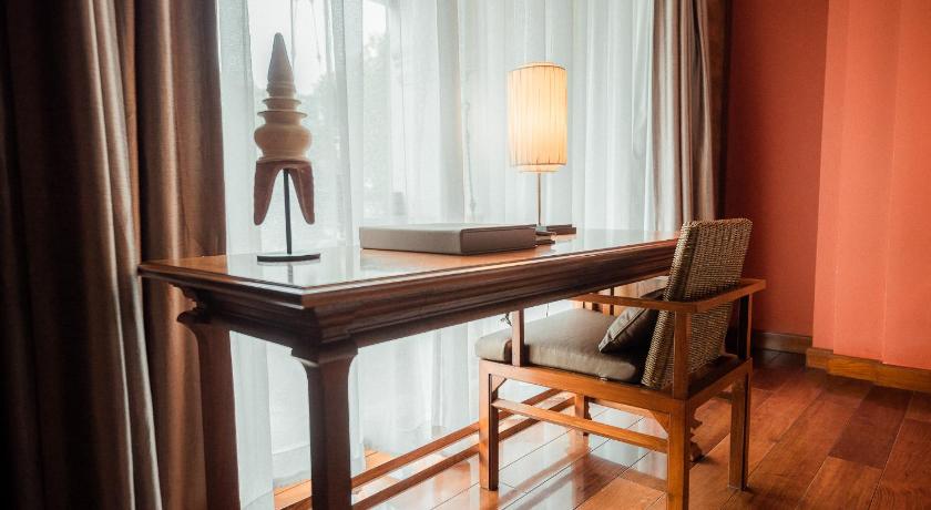 Image of Executive Suite 13