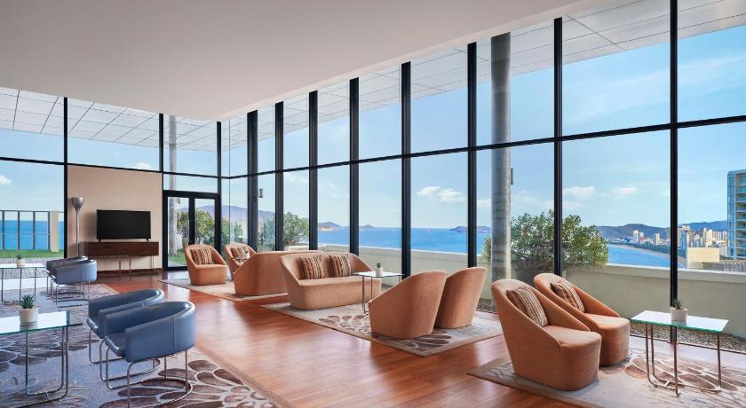 Image of Club lounge access, 1 Bedroom Executive Suite, 1 King, Ocean view 3