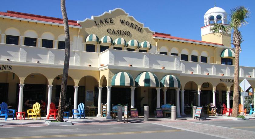 レイク・ワース (FL) Lago Mar Motel and Apartments 3つ星 宿泊施設 外観