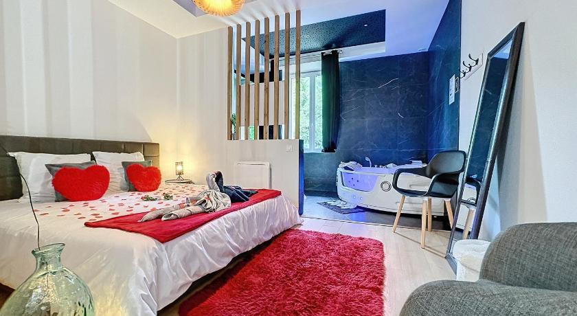 Love Room avec jacuzzi & lit King Size