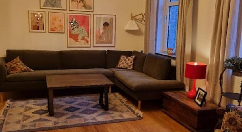 Pæn central lejlighed med gratis parkering