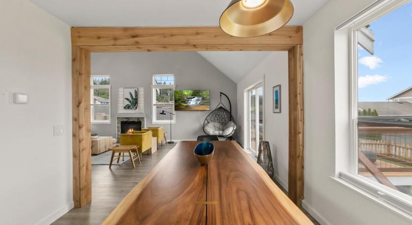 カマノ島 New Utsalady Beach House Camano Island 4つ星 宿泊施設 プール