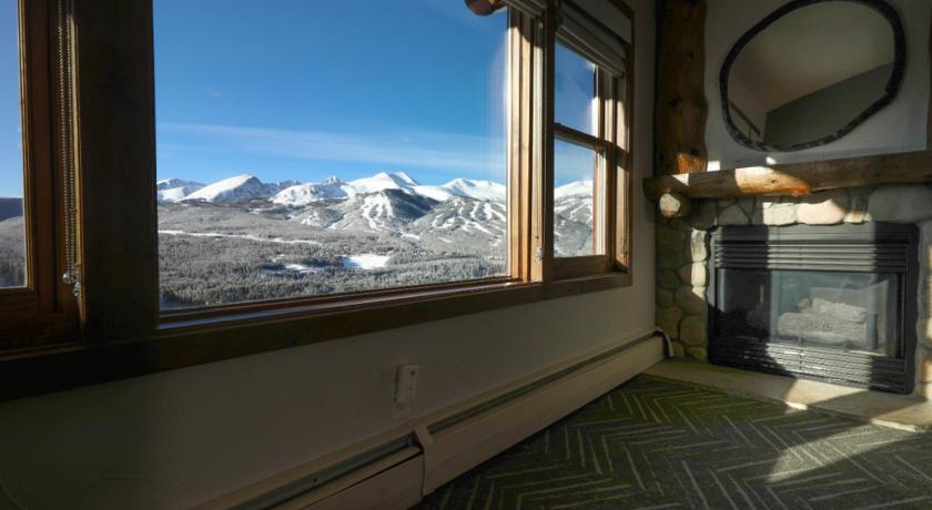 Image of King Suite with Mountain View 6