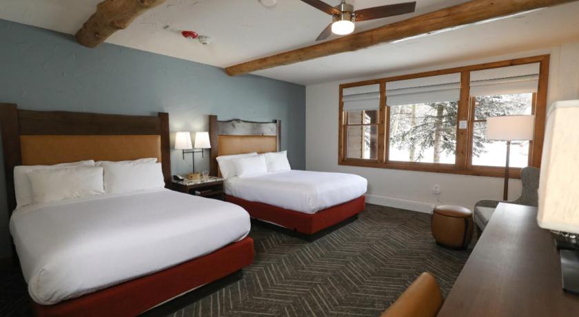 Image of Lodge Queen Room with Two Queen Beds 0