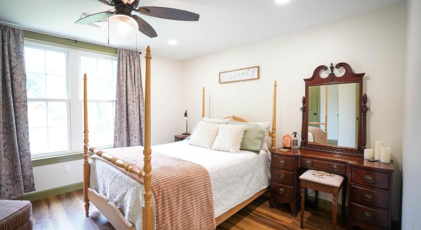 서밋 힐 Historic Sears River Home (Main Level) on 10 Acres 4성급 숙소 로비