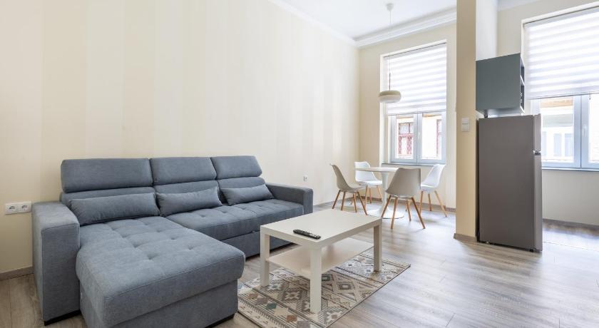 R62B Rottenbiller Apartment