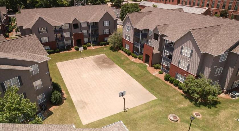 오번 (AL) Vibrant Living Near Auburn University l 4BR 4BA 3성급 숙소 레스토랑