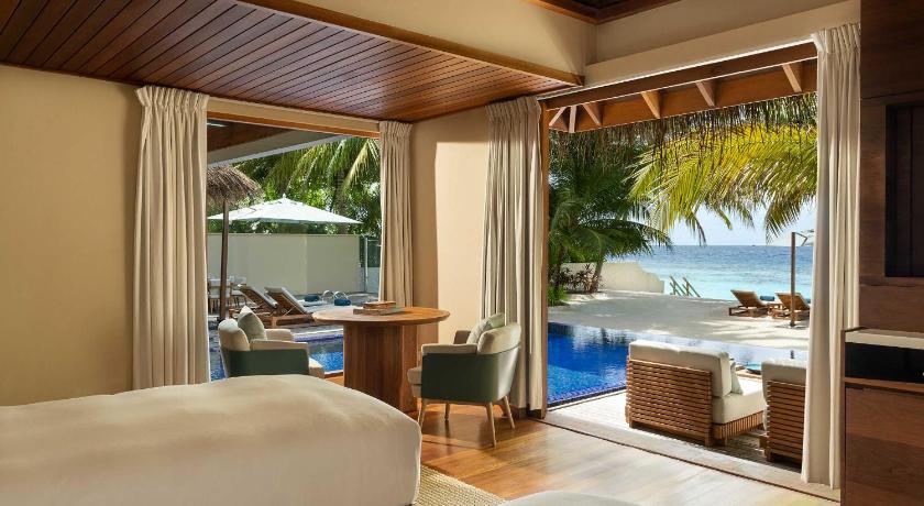 Image of 3-Bedroom Beachfront Pavilion with Pool 7
