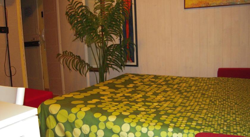 Image of Studio (2 Adults) 12
