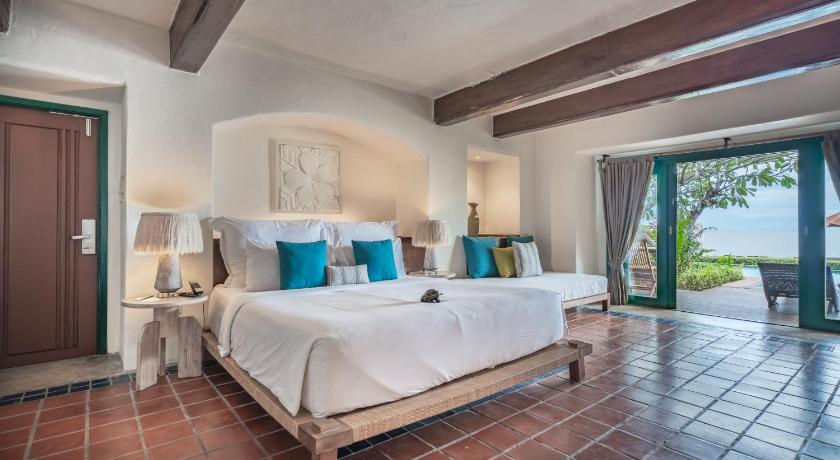 Image of Beachfront Pool Access Suite 1