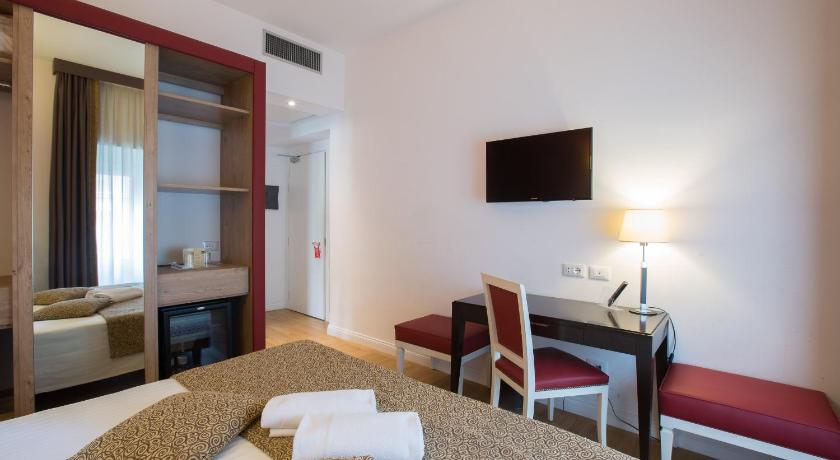 Image of Deluxe Room - 2 Beds 11