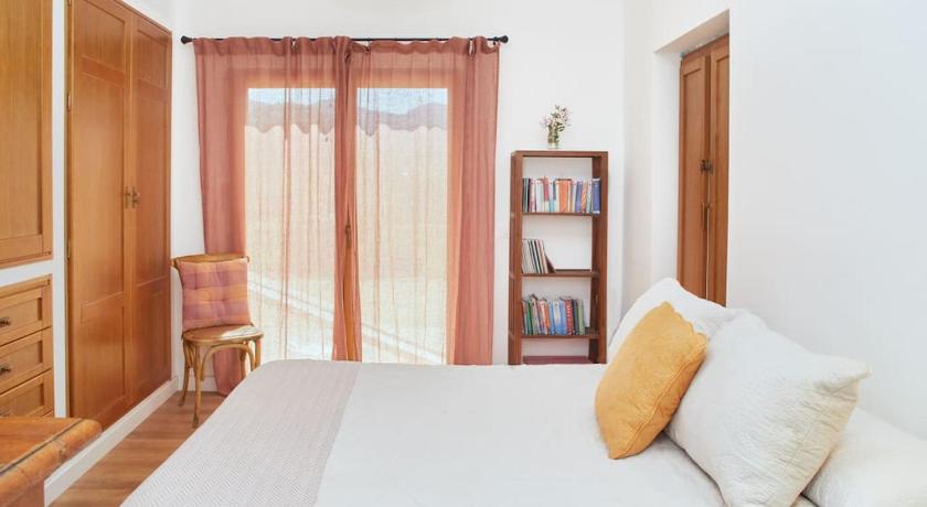 Image of Three-Bedroom Townhouse 6