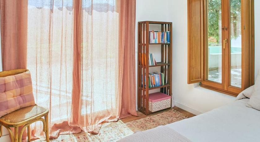 Image of Three-Bedroom Townhouse 10