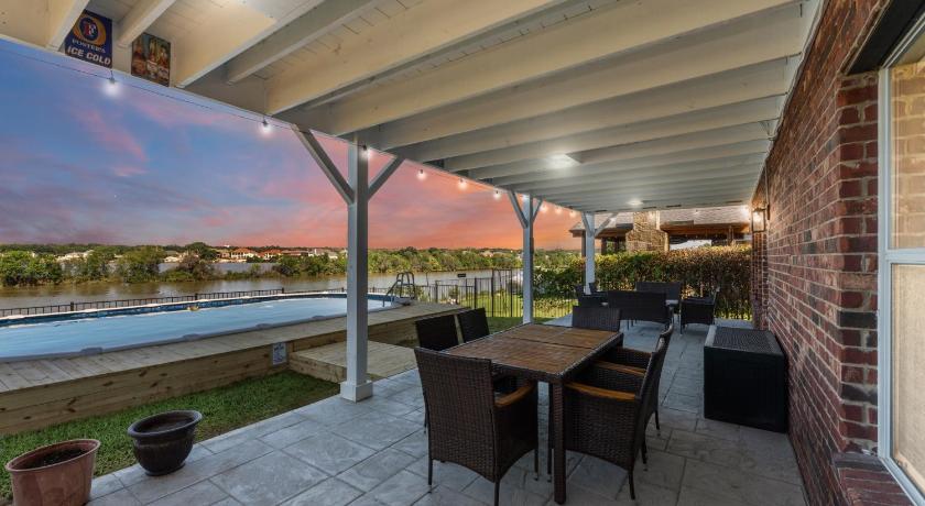 Fort Worth Lake House - Amazing Views & Pool Lake Arlington 4-Star Accommodation room